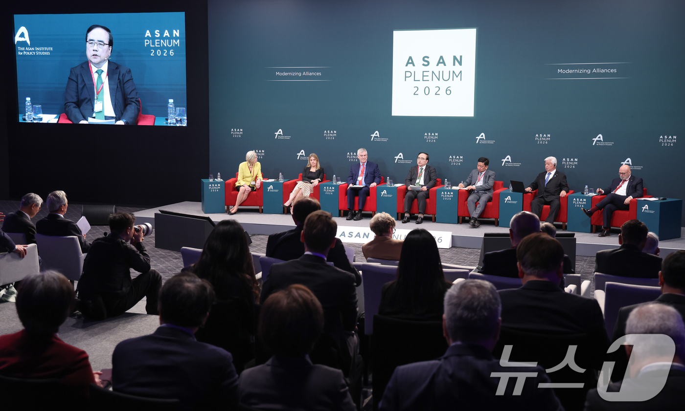 (서울=뉴스1) 안은나 기자 = 김성한 전 국가안보실장이 8일 오전 서울 용산구 그랜드 하얏트에서 열린 아산 플래넘(Asan Plenum) 2026 플래너리 세션1에서 '왜 동맹 …