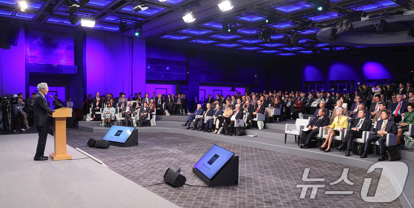 (서울=뉴스1) 안은나 기자 = 정몽준 아산정책연구원 명예이사장이 8일 오전 서울 용산구 그랜드 하얏트에서 열린 아산 플래넘(Asan Plenum) 2026 개회식에 참석해 환영사 …