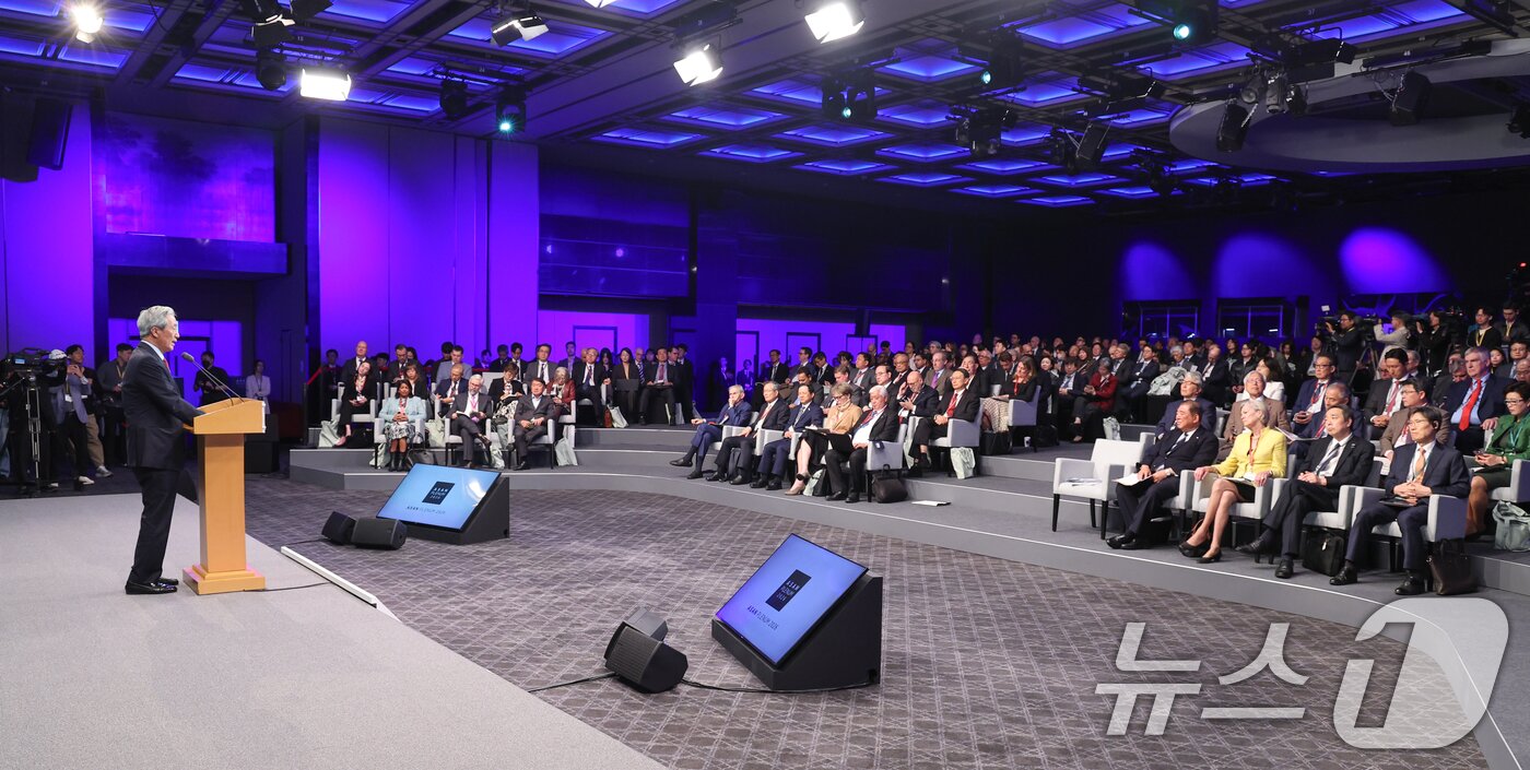 본문 이미지 - 정몽준 아산정책연구원 명예이사장이 8일 오전 서울 용산구 그랜드 하얏트에서 열린 아산 플래넘(Asan Plenum) 2026 개회식에 참석해 환영사를 마친 2026.4.8 ⓒ 뉴스1 안은나 기자