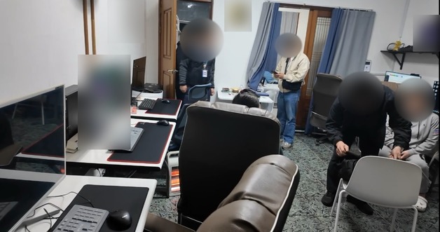 인증된 손님만 후문으로 받았다…제주 주택가에 도박장 차린 60대