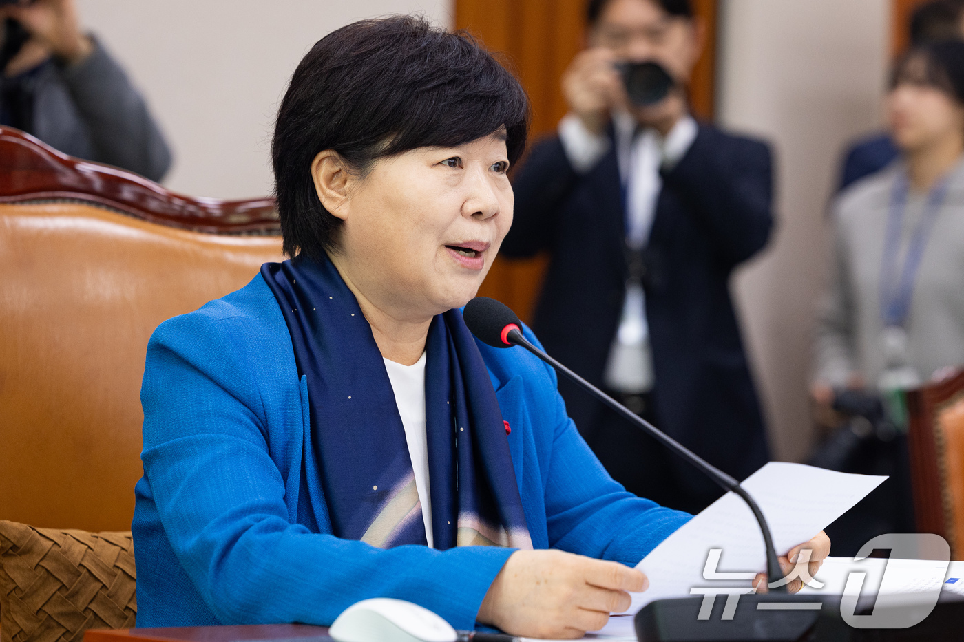 (서울=뉴스1) 유승관 기자 = 서영교 국회 법제사법위원장이 8일 서울 여의도 국회에서 열린 제434회 국회(임시회) 법제사법위원회 제1차 전체회의에서 인사말을 하고 있다. 202 …