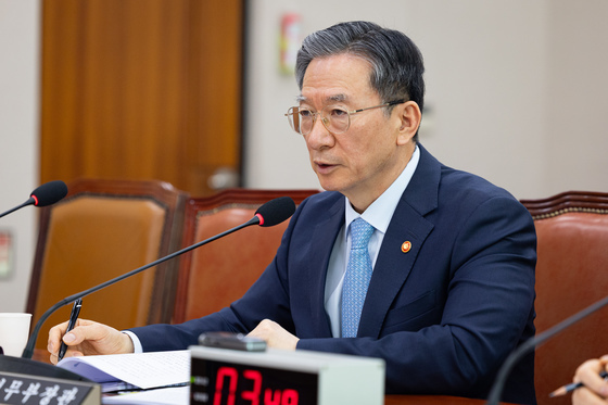 법무부, '이주노동자 에어건 사건' 피해자 체류 허가…국내 취업 허용키로