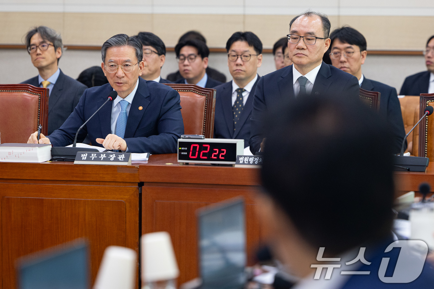 (서울=뉴스1) 유승관 기자 = 정성호 법무부 장관이 8일 서울 여의도 국회에서 열린 제434회 국회(임시회) 법제사법위원회 제1차 전체회의에 출석해 의원 질의에 답하고 있다. 2 …