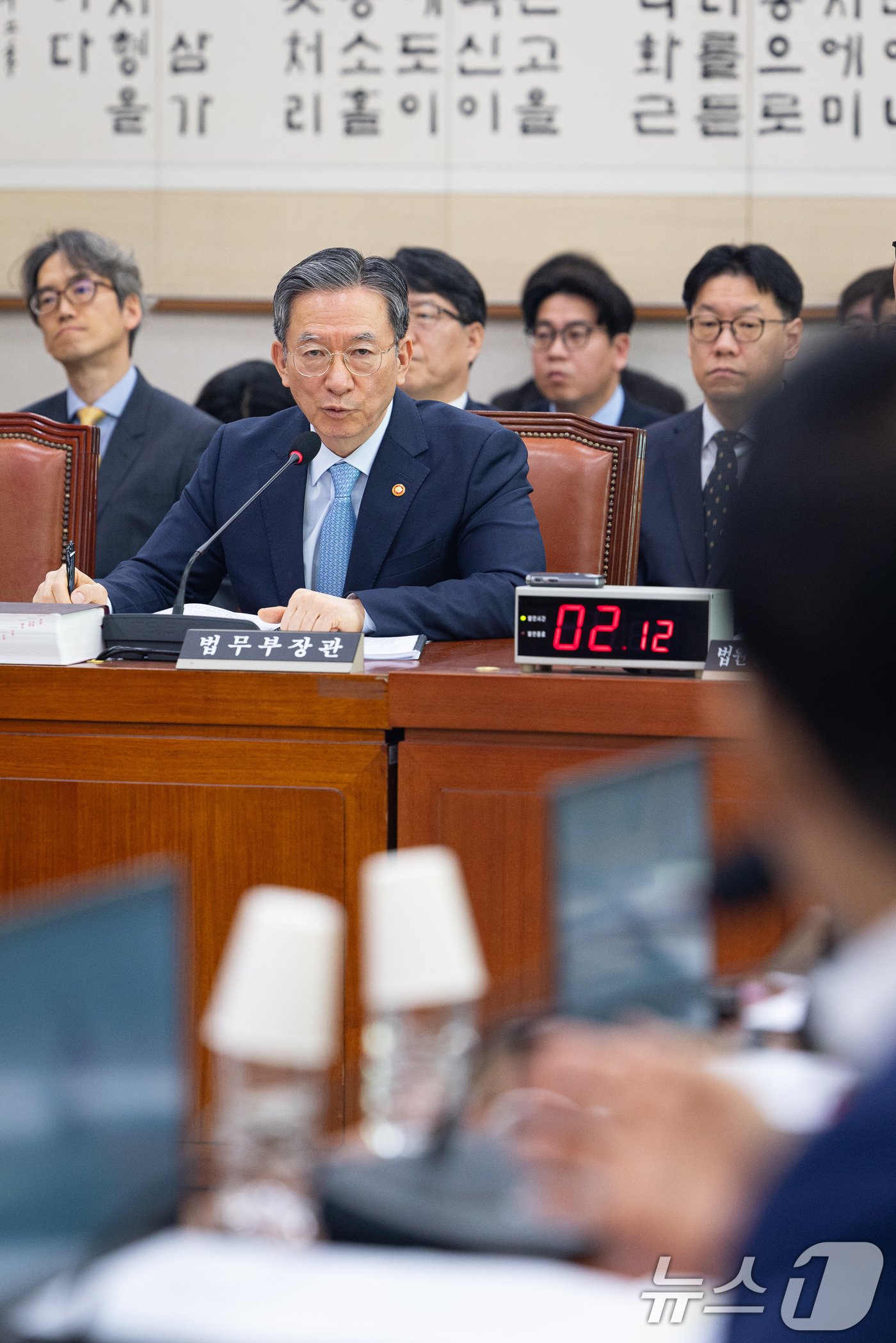 (서울=뉴스1) 유승관 기자 = 정성호 법무부 장관이 8일 서울 여의도 국회에서 열린 제434회 국회(임시회) 법제사법위원회 제1차 전체회의에 출석해 의원 질의에 답하고 있다. 2 …