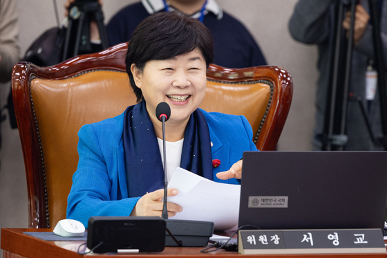 미소 짓는 서영교 법사위원장