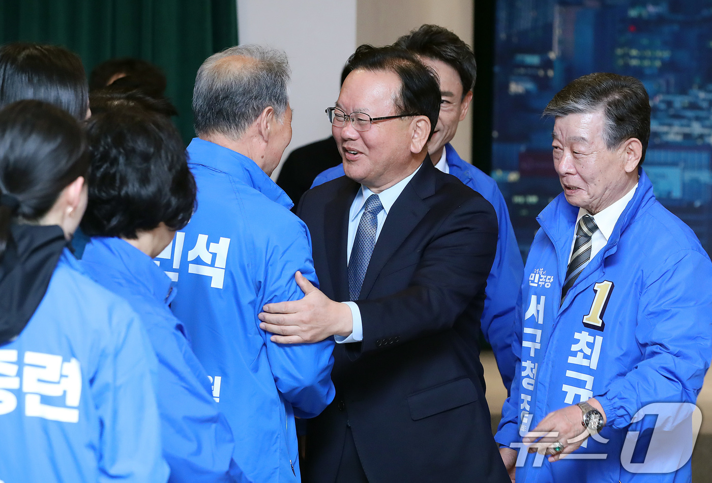 (대구=뉴스1) 공정식 기자 = 대구시장 선거 출마를 선언한 김부겸 전 총리가 8일 오전 대구 북구 인터불고 엑스코 호텔에서 열린 더불어민주당 현장최고위원회의에서 민주당 지방선거 …