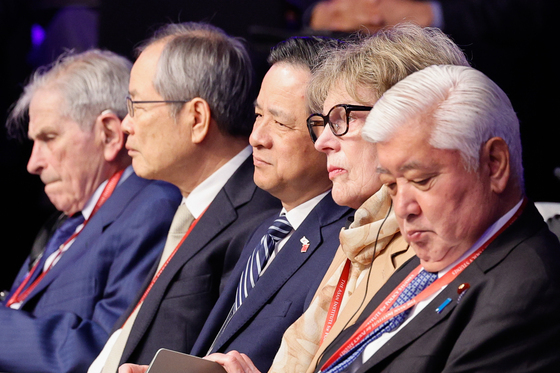 환영사 듣는 다이빙 中 대사