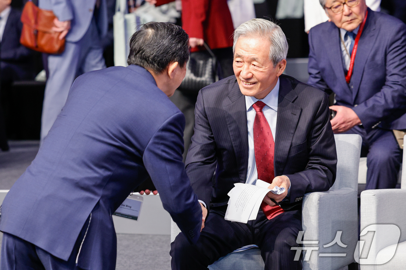 (서울=뉴스1) 안은나 기자 = 정몽준 아산정책연구원 명예이사장이 8일 오전 서울 용산구 그랜드 하얏트에서 열린 아산 플래넘(Asan Plenum) 2026 개회식에 참석해 다이빙 …