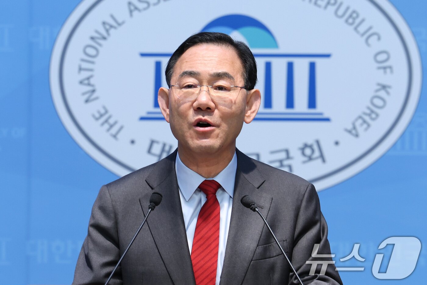 본문 이미지 - 6.3 지방선거 국민의힘 대구시장 경선에서 컷오프(공천 배제)된 주호영 국회부의장이 8일 서울 여의도 국회 소통관에서 컷오프 관련 기자회견을 하고 있다. 2026.4.8 ⓒ 뉴스1 신웅수 기자