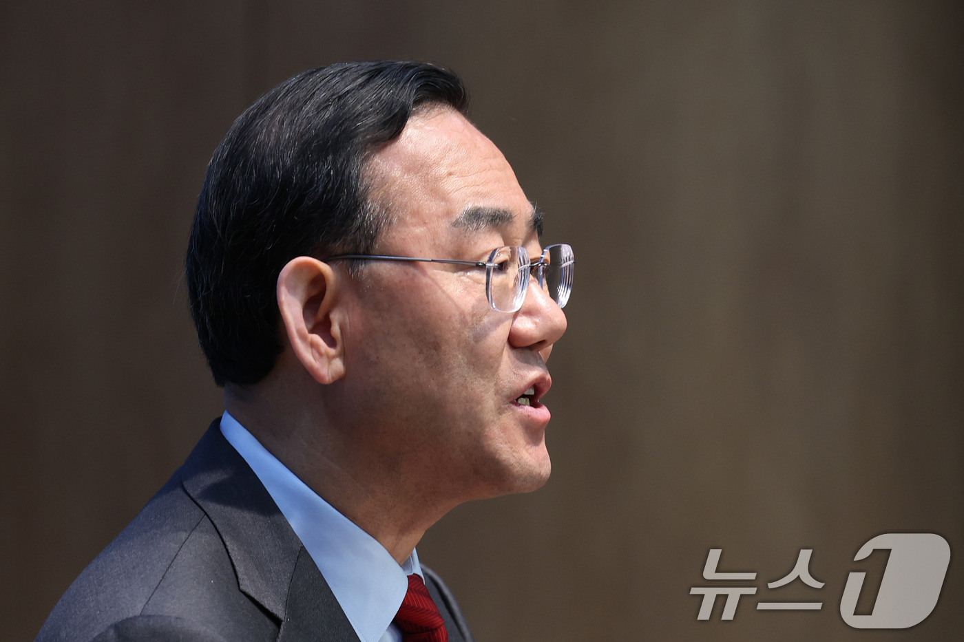 (서울=뉴스1) 신웅수 기자 = 6.3 지방선거 국민의힘 대구시장 경선에서 컷오프(공천 배제)된 주호영 국회부의장이 8일 서울 여의도 국회 소통관에서 컷오프 관련 기자회견을 하고 …