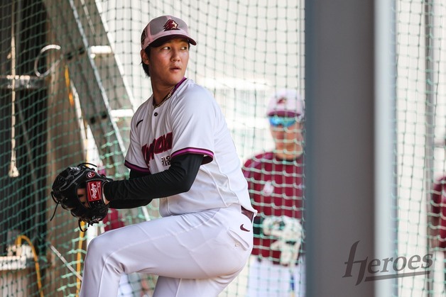 키움 안우진, '오타니처럼' 빌드업…먼저 선발 1이닝 투구