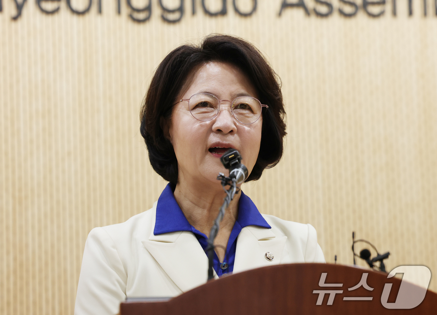 (수원=뉴스1) 김영운 기자 = 추미애 더불어민주당 경기도지사 후보가 8일 경기 수원시 영통구 경기도의회 브리핑룸에서 도지사 후보 확정 관련 기자회견을 하고 있다. 2026.4.8 …