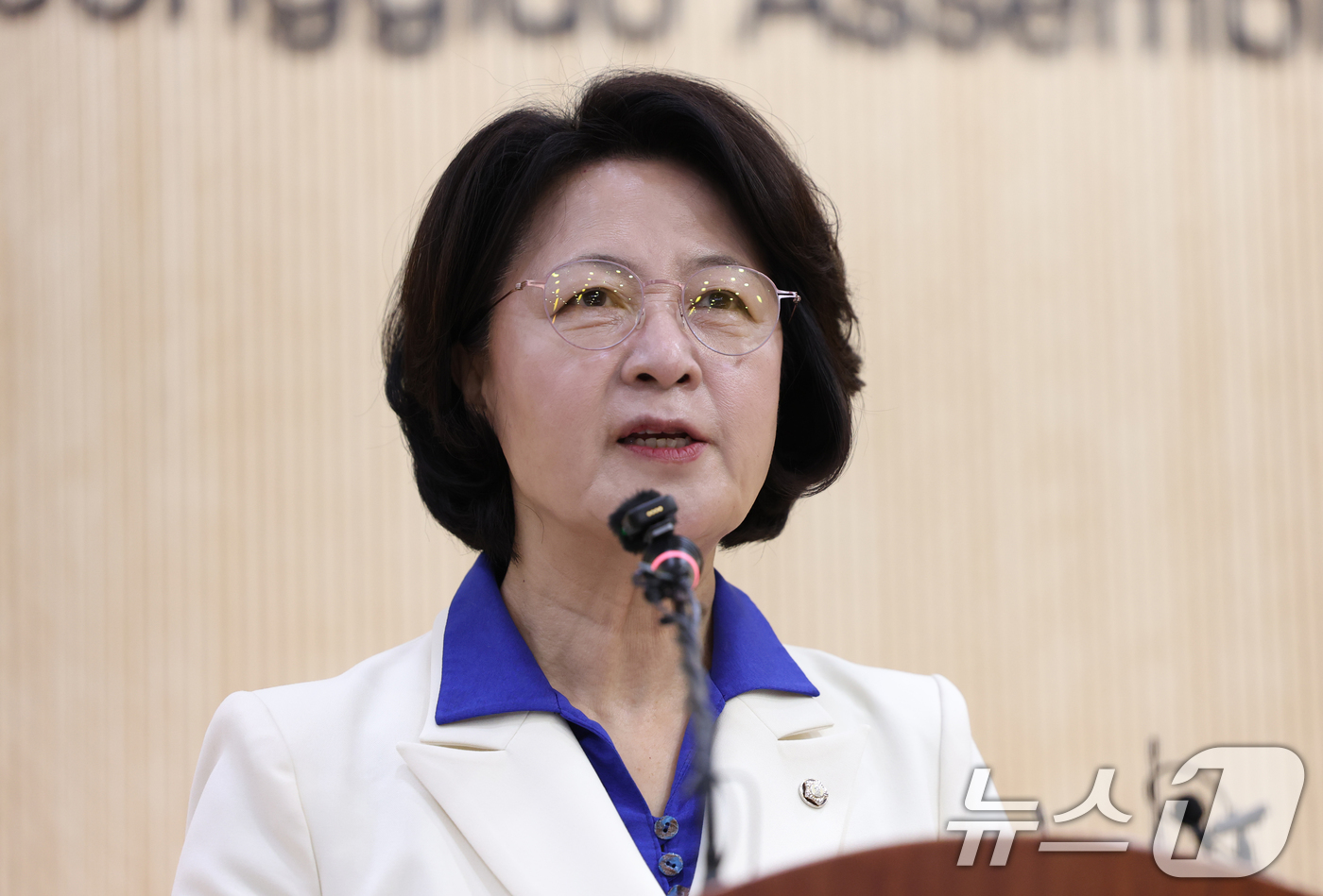 (수원=뉴스1) 김영운 기자 = 추미애 더불어민주당 경기도지사 후보가 8일 경기 수원시 영통구 경기도의회 브리핑룸에서 도지사 후보 확정 관련 기자회견을 하고 있다. 2026.4.8 …