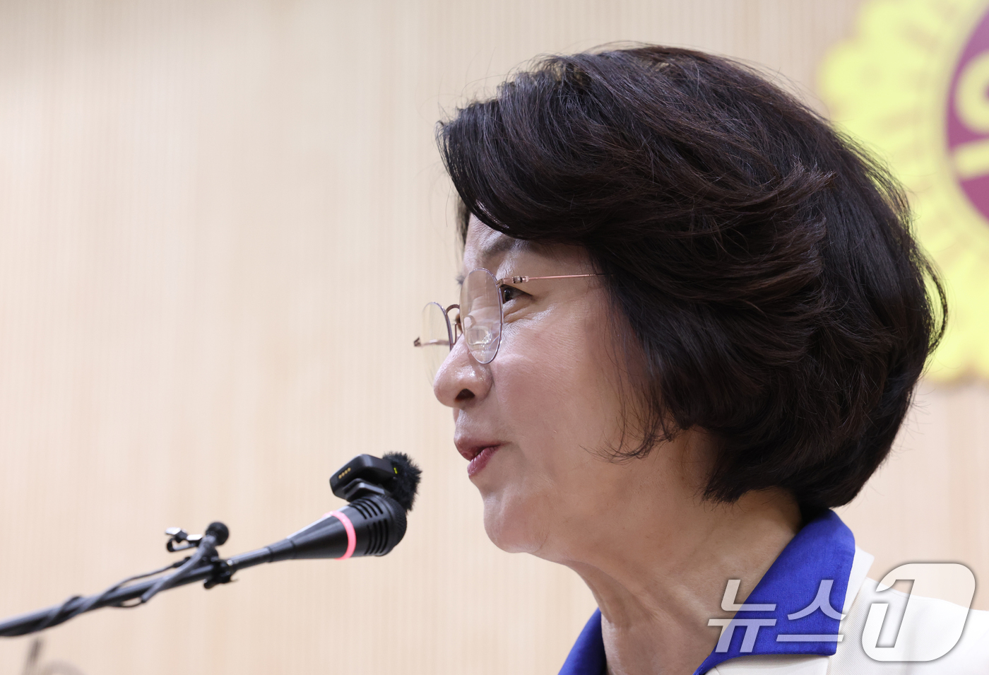 (수원=뉴스1) 김영운 기자 = 추미애 더불어민주당 경기도지사 후보가 8일 경기 수원시 영통구 경기도의회 브리핑룸에서 도지사 후보 확정 관련 기자회견을 하고 있다. 2026.4.8 …