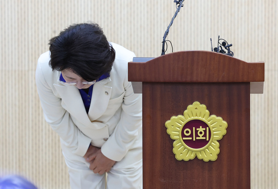 인사하는 추미애 경기도지사 후보