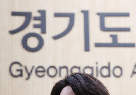 취재진 질문에 답하는 추미애 후보