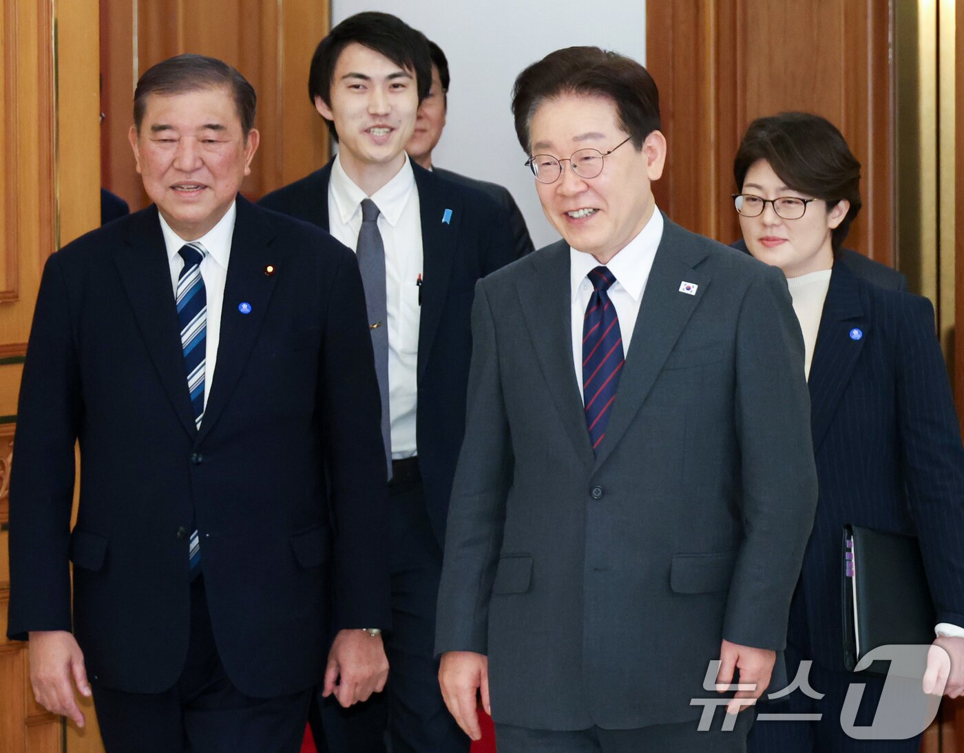 본문 이미지 - 이재명 대통령이 8일 청와대에서 이시바 시게루 전 일본 총리를 접견하고 있다. 2026.4.8 ⓒ 뉴스1 허경 기자