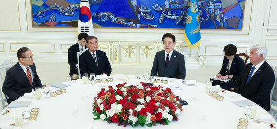 이시바 전 총리 접견하는 이재명 대통령