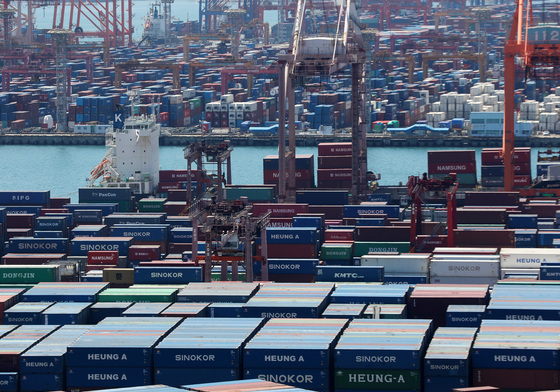 "해상에 컨테이너 10개 물량 표류 중"…중동發 中企 피해 600건 넘었다