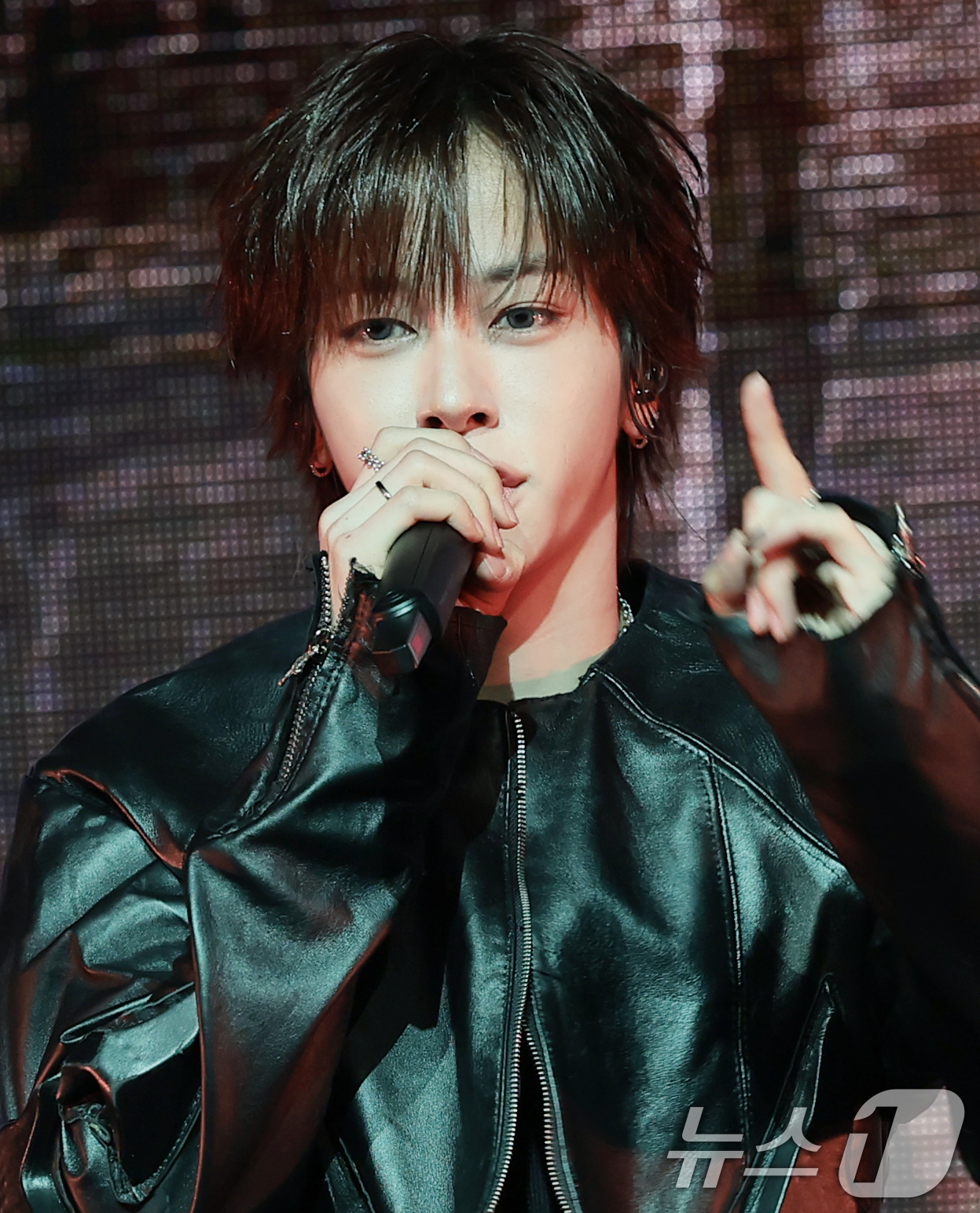 (서울=뉴스1) 권현진 기자 = 그룹 키빗업 루키아가 8일 서울 마포구 NOL씨어터 합정 동양생명홀에서 열린 첫 EP 앨범 ‘KEYVITUP(키빗업)’ 쇼케이스에서 타이틀 곡을 선 …