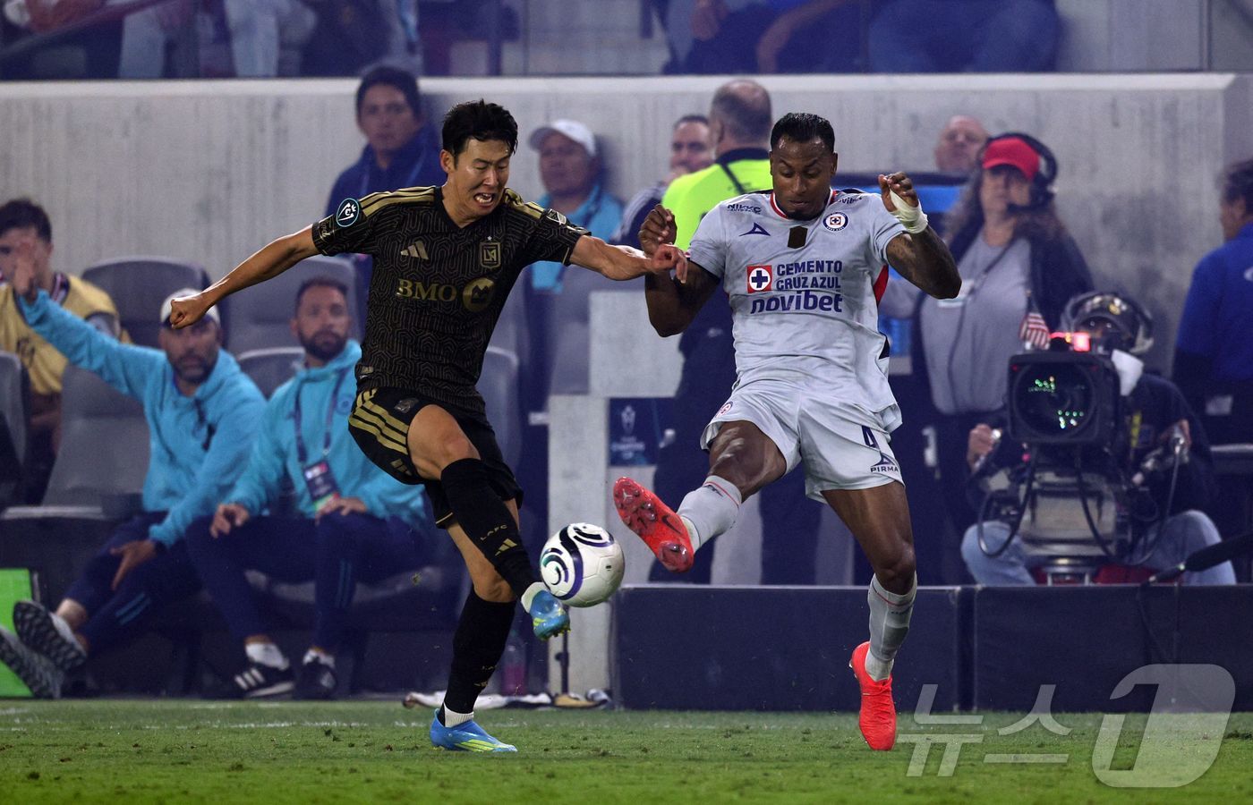 (AFP=뉴스1) 박세연 기자 = LA FC 손흥민이 8일(한국시간) 미국 캘리포니아주 로스앤젤레스의 BMO 스타디움에서 열린 크루즈 아술(멕시코)과 2026 북중미카리브해축구연맹 …