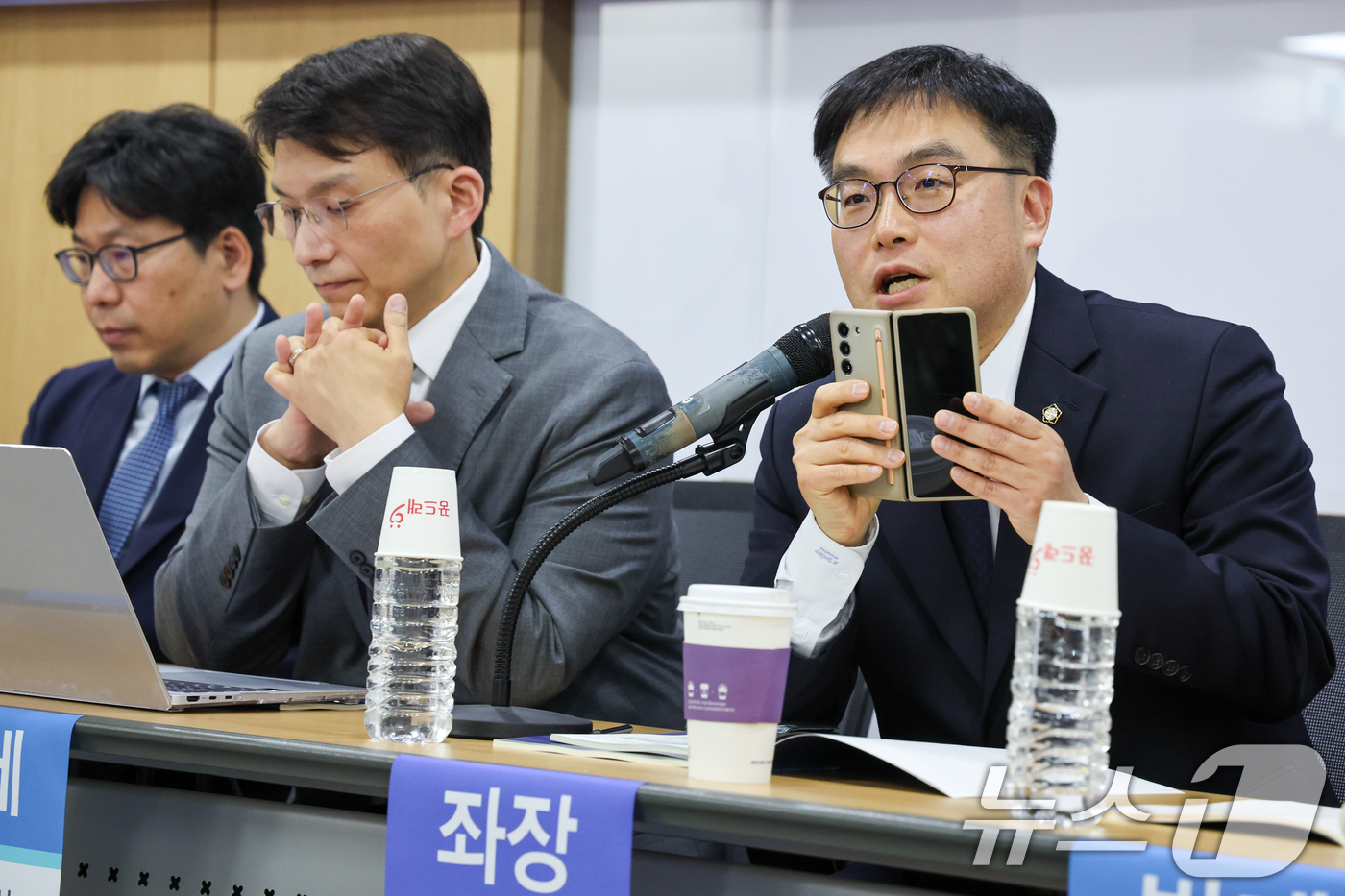 (서울=뉴스1) 안은나 기자 = 정지웅 법률사무소 정 변호사가 8일 서울 종로구 변호사회관에서 열린 '새로운 형사사법체계의 안정적 정착 방안 토론회'에서 검찰청의 중수청·공소청 분 …