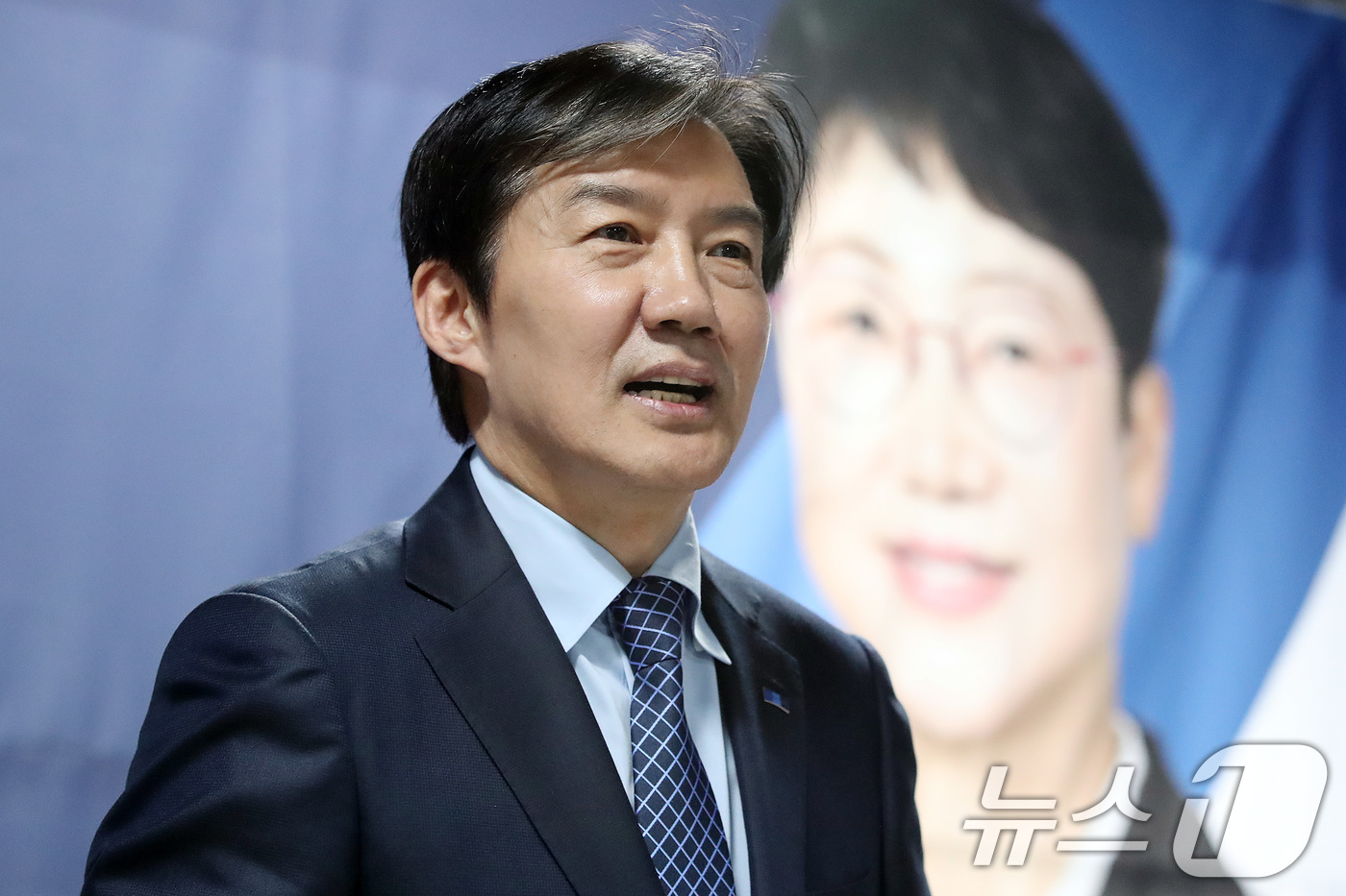 (대구=뉴스1) 공정식 기자 = 조국 조국혁신당 대표가 8일 오후 대구 동구 신암동 6·3 지방선거 정한숙 대구 동구청장 예비후보 선거사무소 개소식에 참석해 인사말을 하고 있다. …