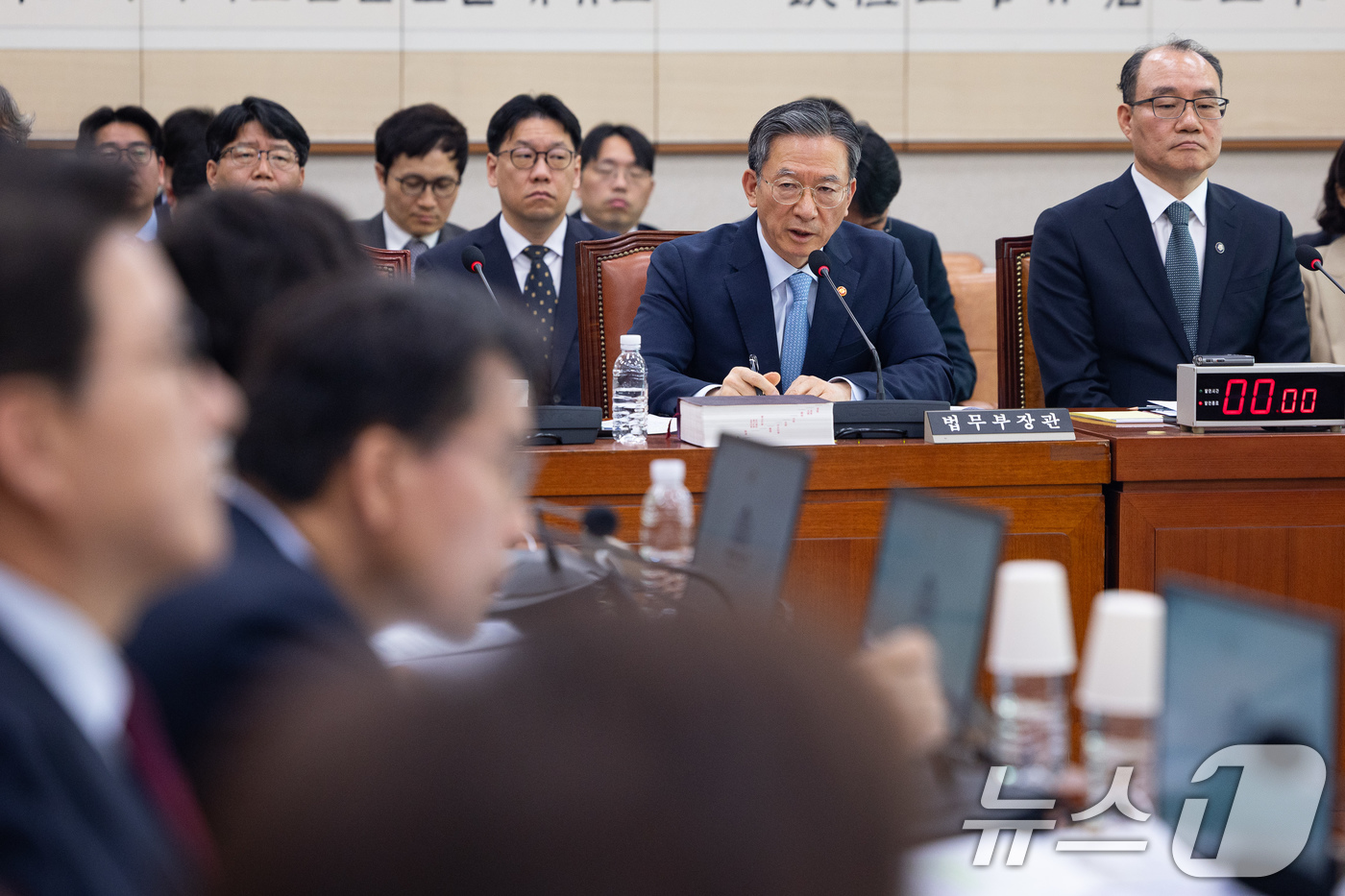 (서울=뉴스1) 유승관 기자 = 정성호 법무부 장관이 8일 서울 여의도 국회에서 열린 제434회 국회(임시회) 법제사법위원회 제1차 전체회의에서 의원 질의에 답하고 있다. 2026 …