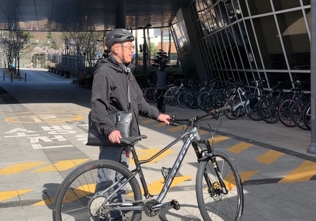 조원철 법제처장 '관용차' 대신 자전거 출퇴근…절약 동참