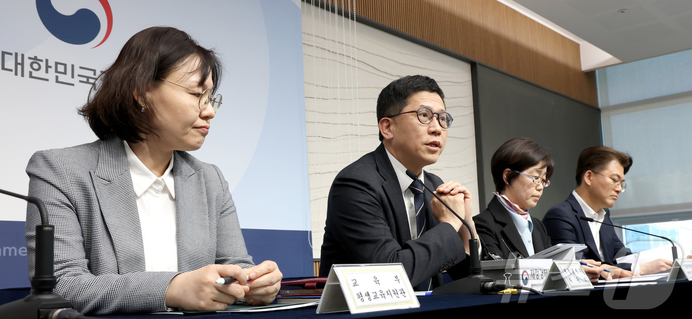 (세종=뉴스1) 김기남 기자 = 강기룡 재정경제부 차관보가 지난 8일 세종시 정부세종청사에서  과기부·교육부·산업부·국토부·식약처가 참석한 가운데 중동전쟁 관련 품목별 가격동향 점 …