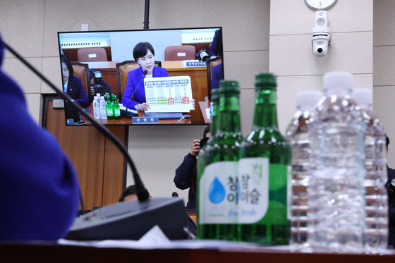 소주병 등장한 법제사법위원회