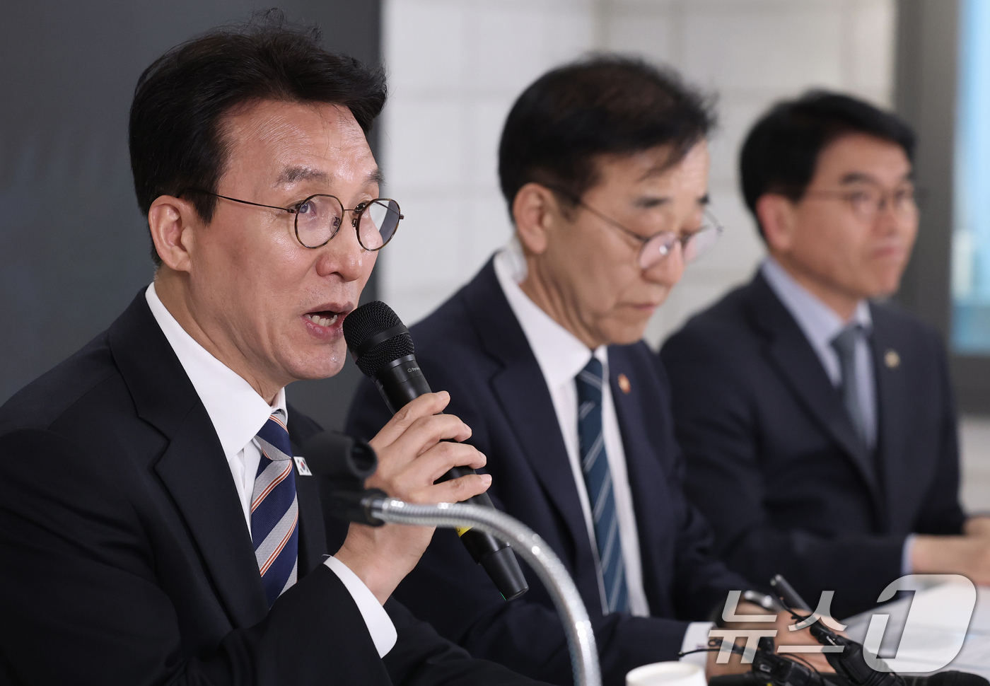 (서울=뉴스1) 오대일 기자 = 김민석 국무총리가 8일 오후 서울 중구 국토발전전시관에서 열린 정부·건설·금융업계, 중동상황 대응 합동 간담회에서 모두발언을 하고 있다. 2026. …