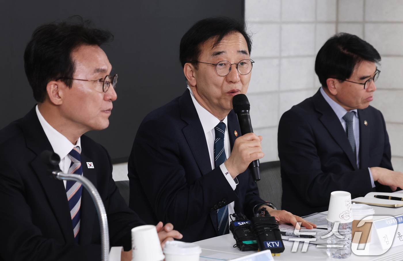 (서울=뉴스1) 오대일 기자 = 김윤덕 국토교통부 장관이 8일 오후 서울 중구 국토발전전시관에서 열린 정부·건설·금융업계, 중동상황 대응 합동 간담회에서 모두발언을 하고 있다. 2 …