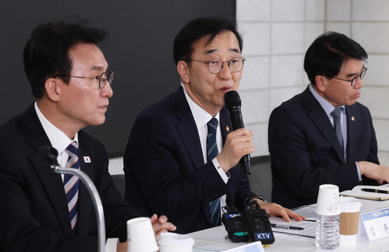 합동 간담회 발언하는 김윤덕 장관