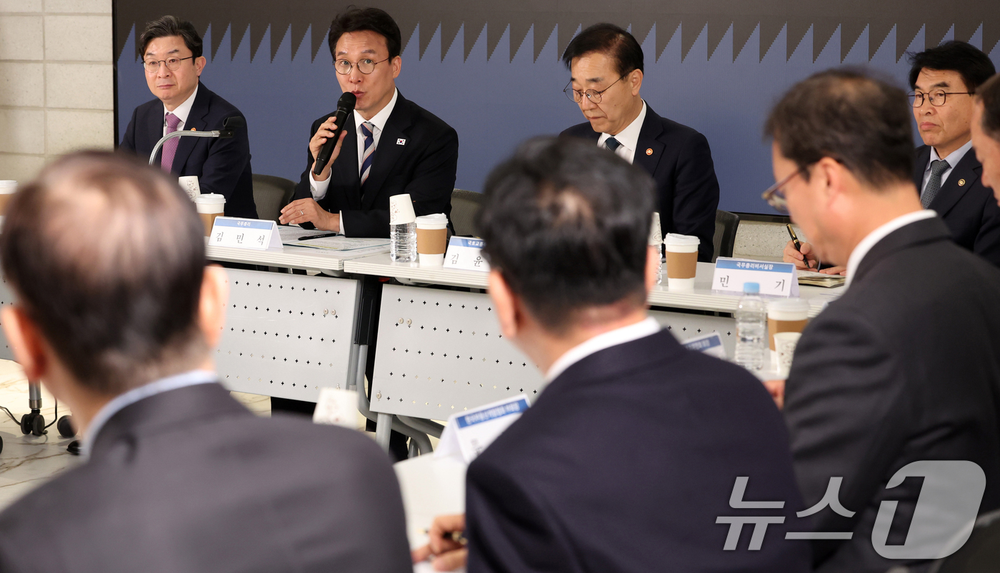 (서울=뉴스1) 오대일 기자 = 김민석 국무총리가 8일 오후 서울 중구 국토발전전시관에서 열린 정부·건설·금융업계, 중동상황 대응 합동 간담회에서 모두발언을 하고 있다. (공동취재 …