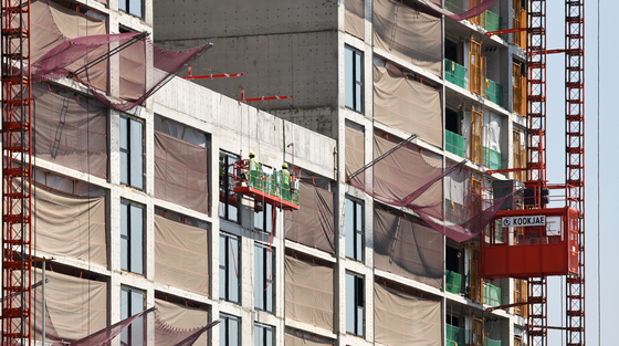 공사장 덮친 '나프타 쇼크'