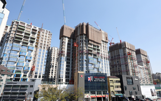 나프타 수급 차질에 건설 자재 줄인상, 정부 대응책 고심