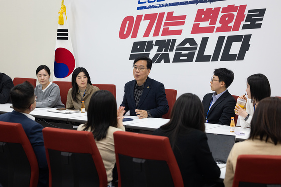 취재진 만난 송언석 원내대표