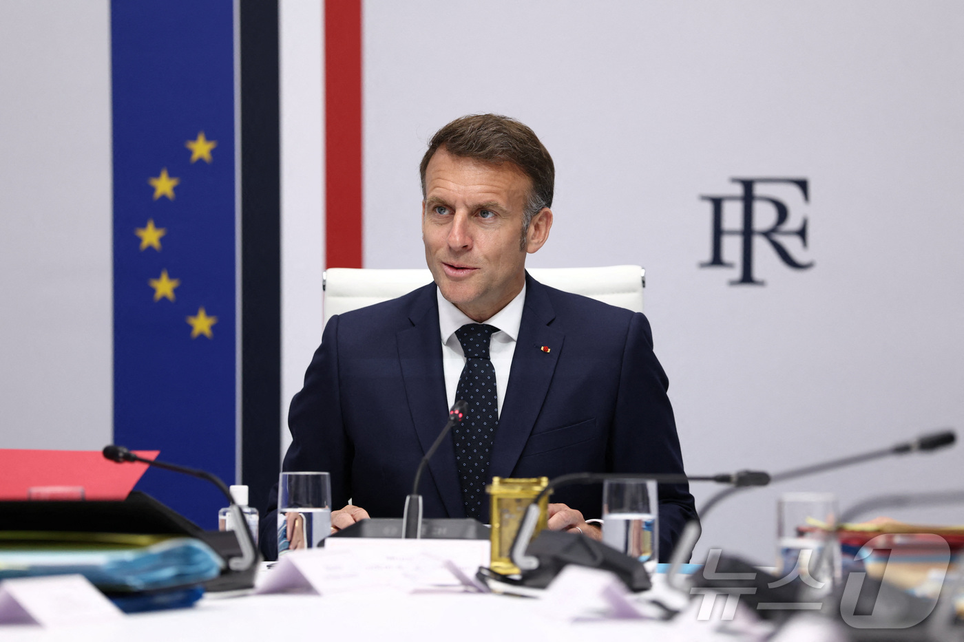 (파리 로이터=뉴스1) 이정환 기자 = 8일(현지시간) 프랑스 파리 엘리제궁에서 에마뉘엘 마크롱 프랑스 대통령이 이란 전쟁 휴전 발표 후 열린 프랑스 국방안보회의에 참석해 이란에 …