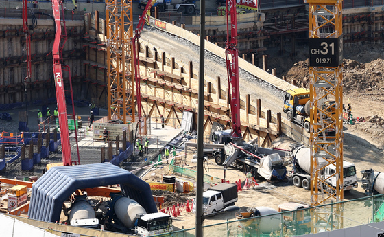 중동전쟁 여파에 건설현장 '비상'…공사비 인상 압박 현실화