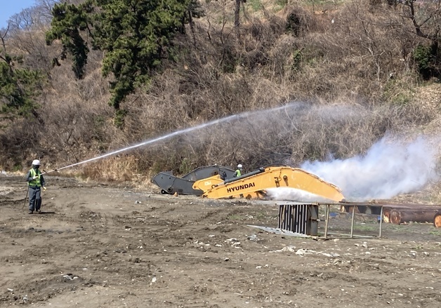부산항건설사무소, 봄철 기온 상승 대비해 준설토 투기장 해충 방역