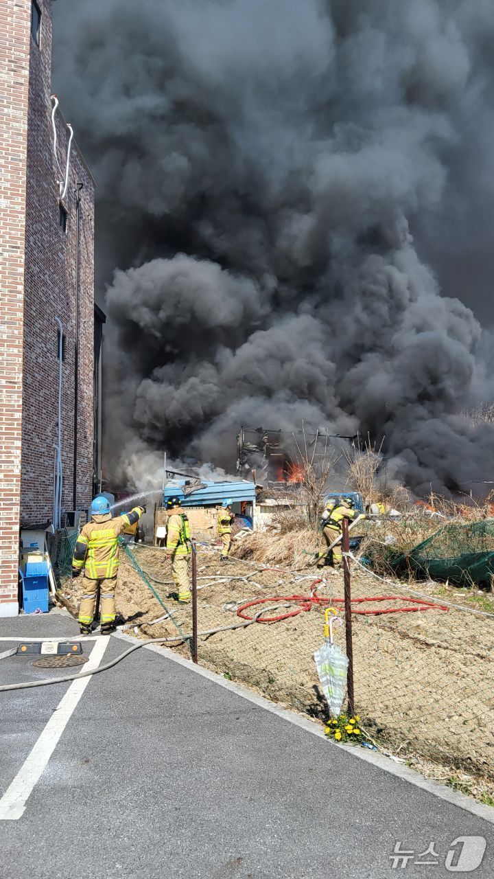 본문 이미지 - 화재 현장. (경기도소방재난본부 제공. 재판매 및 DB 금지) 2026.4.8/뉴스1