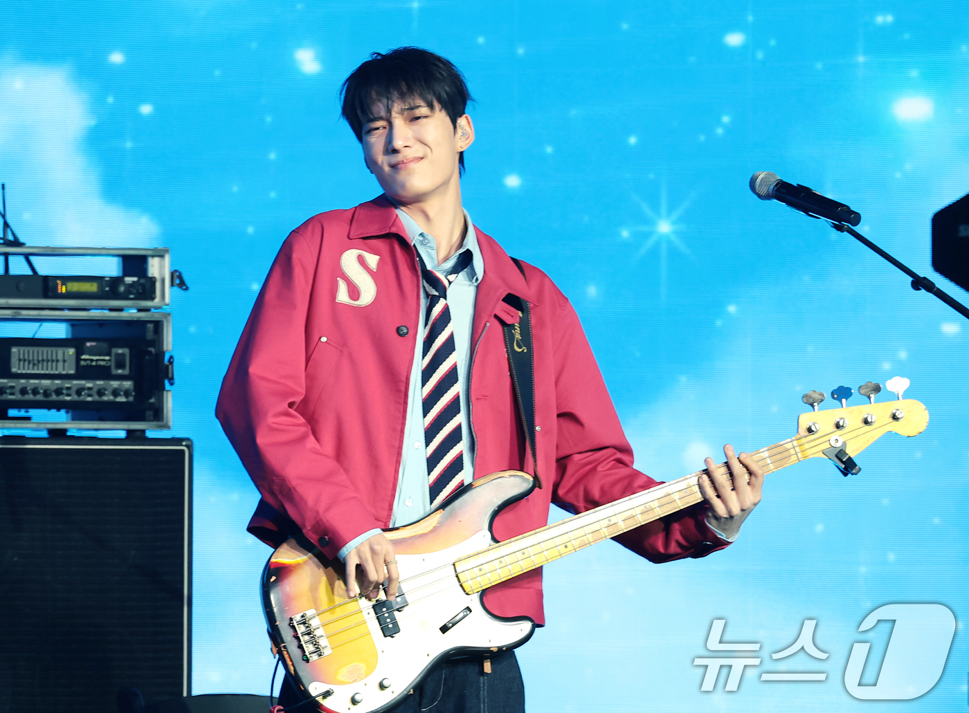 (서울=뉴스1) 권현진 기자 = 밴드 하츠웨이브(hrtz.wav) 데인이 8일 서울 마포구 문화비축기지에서 열린 첫 번째 미니앨범 ‘The First Wave(더 퍼스트 웨이브)’ …