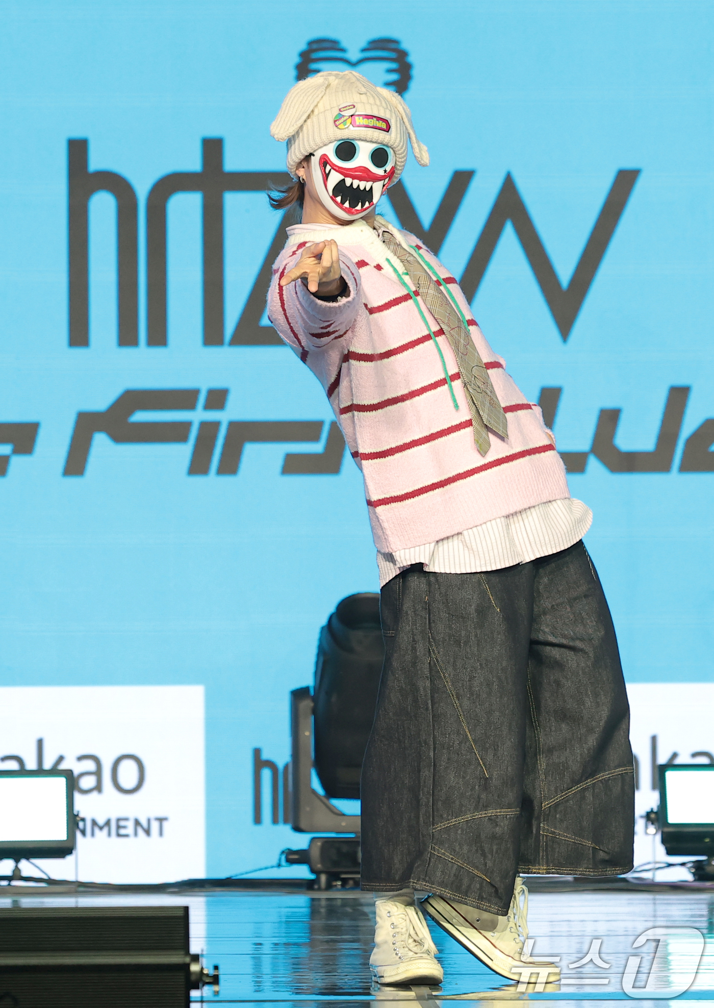 (서울=뉴스1) 권현진 기자 = 밴드 하츠웨이브(hrtz.wav) 하기와가 8일 서울 마포구 문화비축기지에서 열린 첫 번째 미니앨범 ‘The First Wave(더 퍼스트 웨이브) …