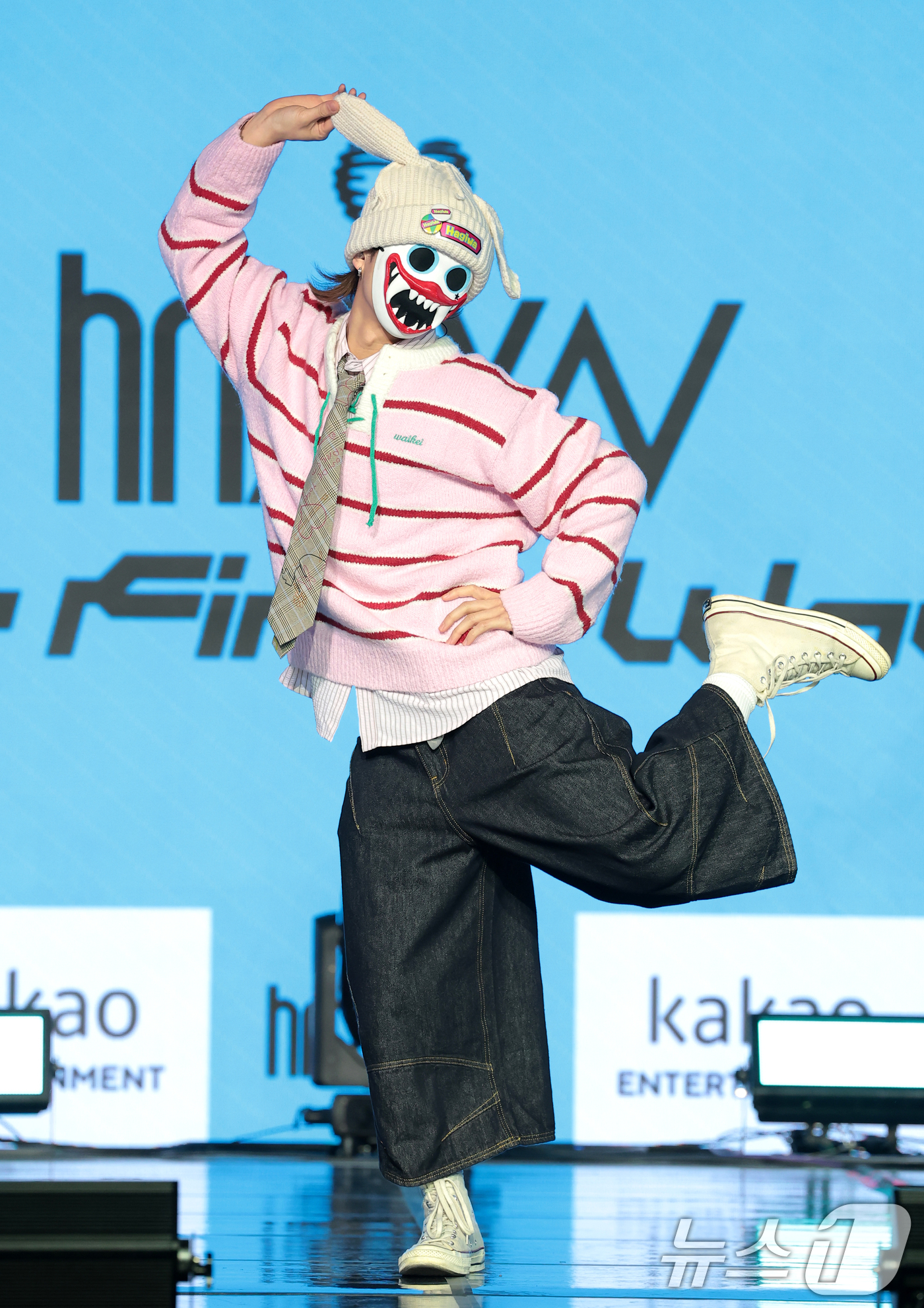 (서울=뉴스1) 권현진 기자 = 밴드 하츠웨이브(hrtz.wav) 하기와가 8일 서울 마포구 문화비축기지에서 열린 첫 번째 미니앨범 ‘The First Wave(더 퍼스트 웨이브) …