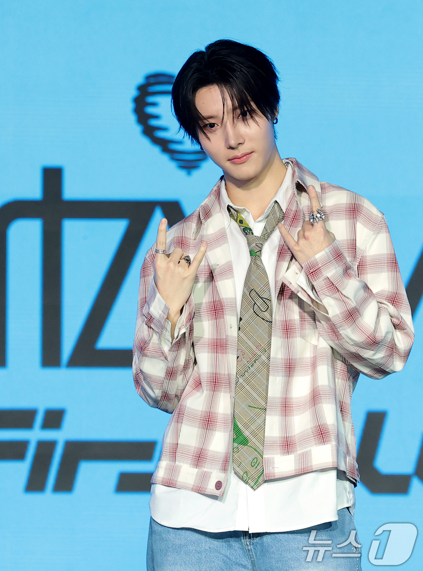 (서울=뉴스1) 권현진 기자 = 밴드 하츠웨이브(hrtz.wav) 리안이 8일 서울 마포구 문화비축기지에서 열린 첫 번째 미니앨범 ‘The First Wave(더 퍼스트 웨이브)’ …