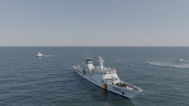 꽃게 성어기 '서해의 방패' 떴다…3000톤급 함정 투입 파상 공세