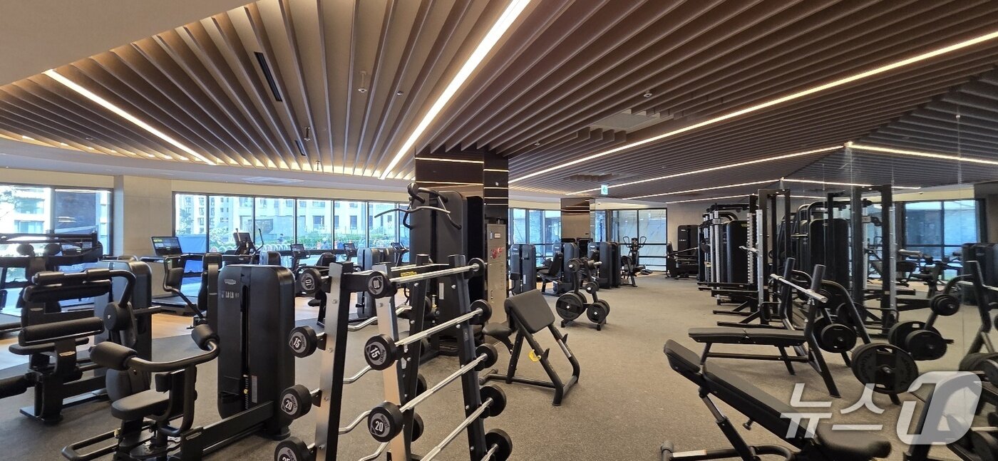 본문 이미지 - 오티에르 반포 커뮤니티 시설 전경. 2026.4.8 ⓒ 뉴스1 황보준엽 기자