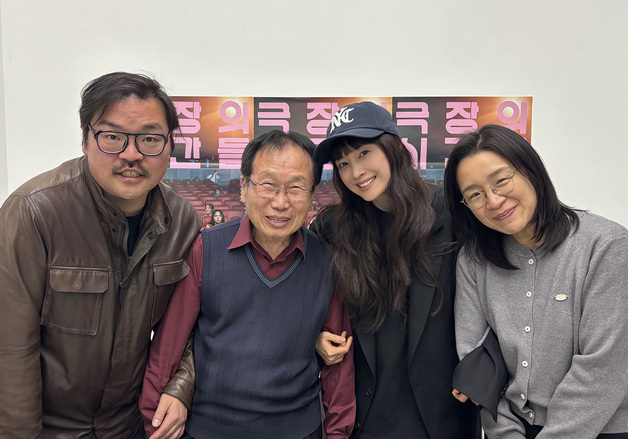 이나영, '극장의 시간들' 후원 상영회…'박하경 여행가'로 감독과 인연