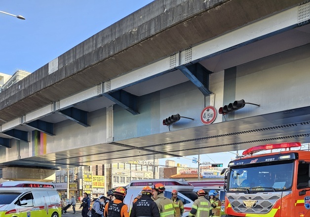 대구 북구 복현오거리서 교통사고…3명 중상